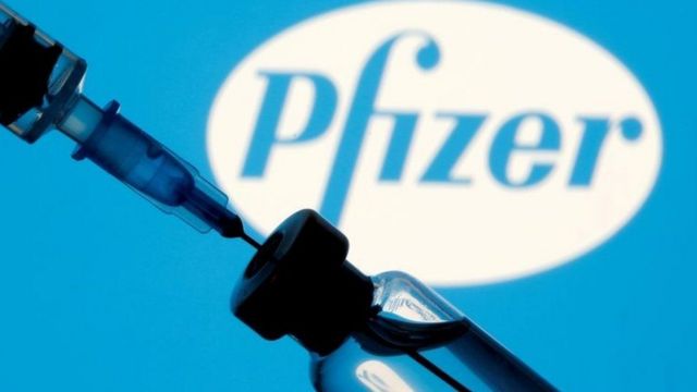 Стало известно, эффективна ли вакцина Pfizer в борьбе с «омикроном»