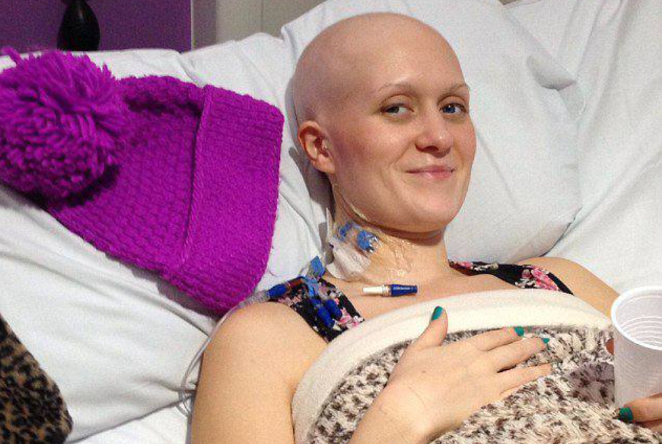 Медики придумали, как сохранить людям на химиотерапии волосы