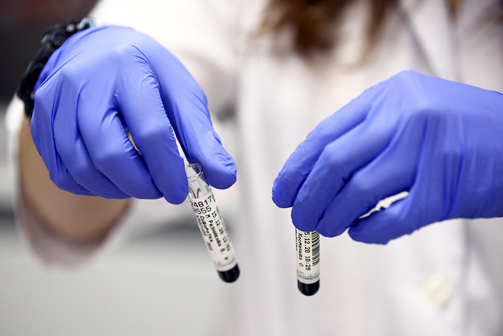 В ВОЗ сообщили о чрезвычайном ускорении распространения «омикрон»-штамма: число заразившихся удваивается каждые 2-3 дня