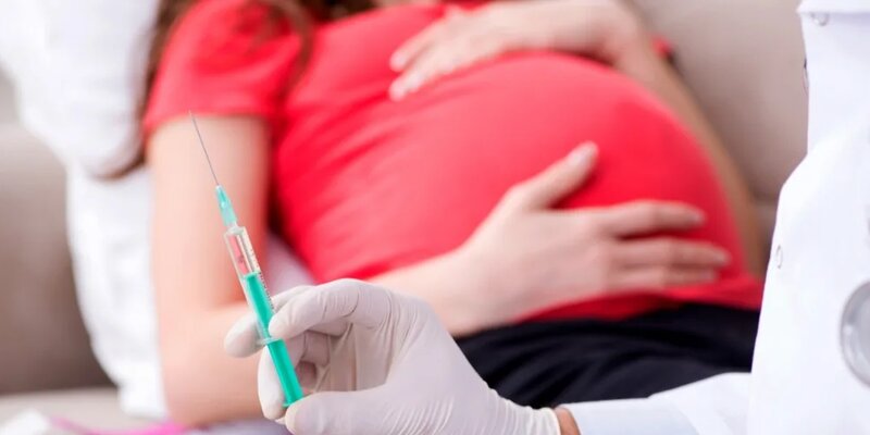 Власти Дании разрешили вакцинировать от COVID-19 беременных