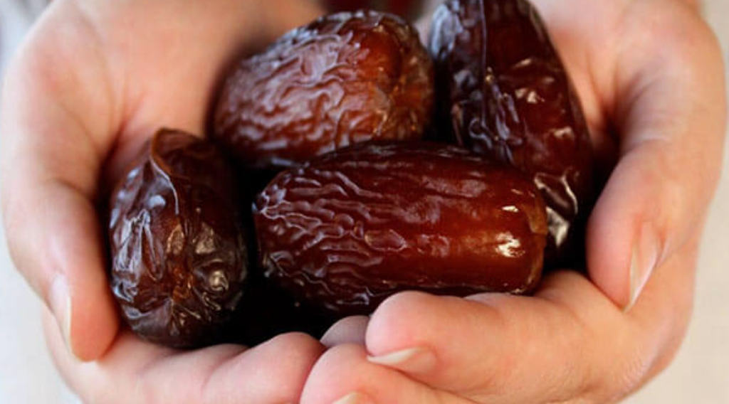 Финики опасны для некоторой категории людей — какой?