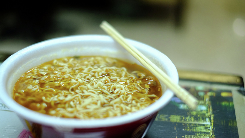 Диетолог предупредила об опасности еды быстрого приготовления