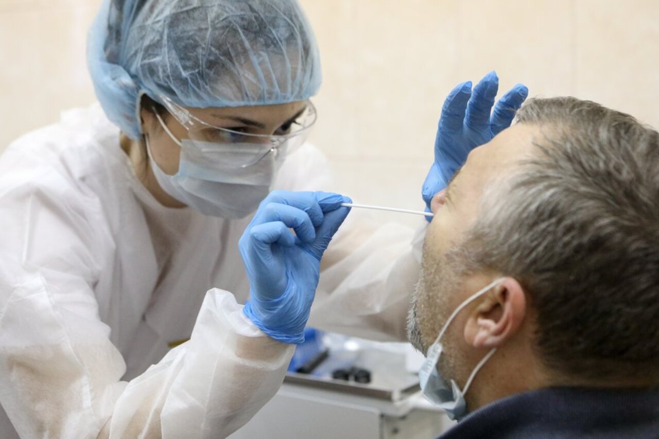 Непривитые против «короны» умирают в 25 раз чаще вакцинированных людей — новое исследование ученых