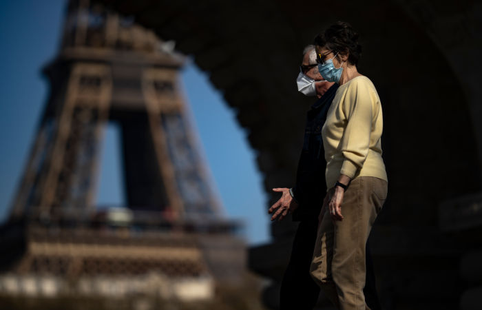 Франция вступила в четвертую волну пандемии коронавируса