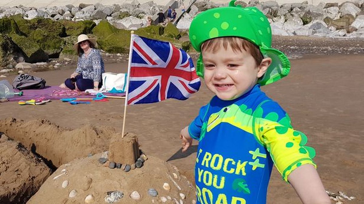 Пятилетний мальчик умер на руках у родителей от редкого синдрома, которым болеет один на миллион