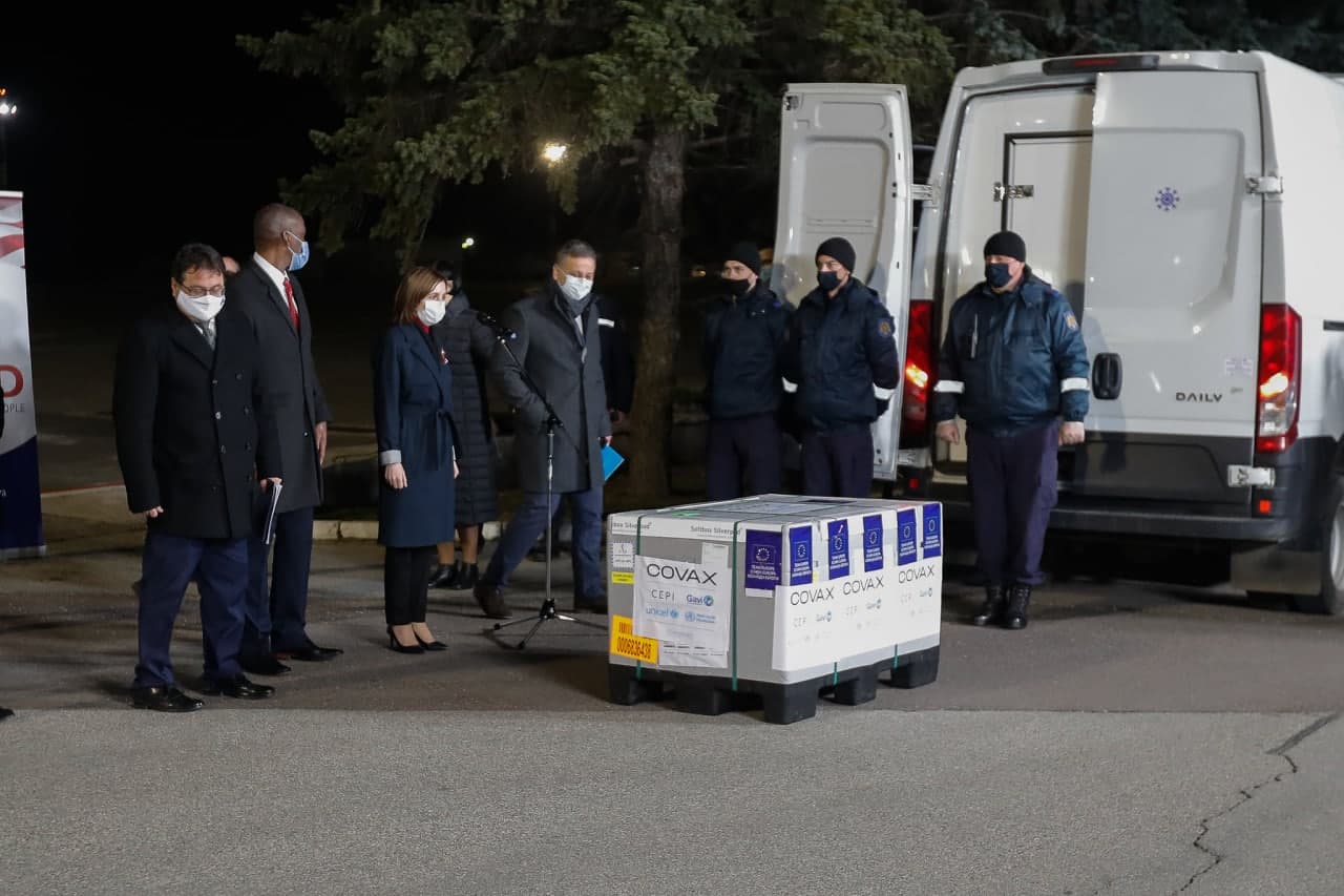 В Молдову прибыла первая партия вакцин, полученных через платформу COVAX