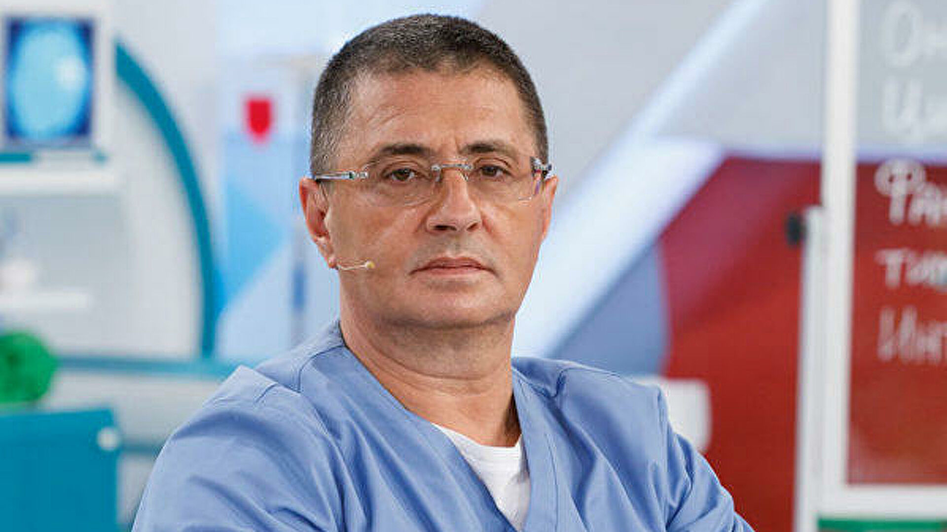 Доктор Мясников назвал всеми любимый продукт, который может спровоцировать рак кишечника