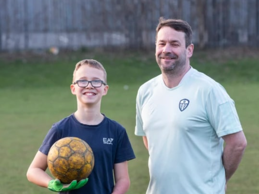 12-летний мальчик без кисти стал лучшим вратарем в команде, хотя в него никто не верил