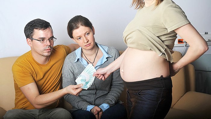 Мать-одиночка стала суррогатной матерью пяти детей и объяснила, зачем ей это