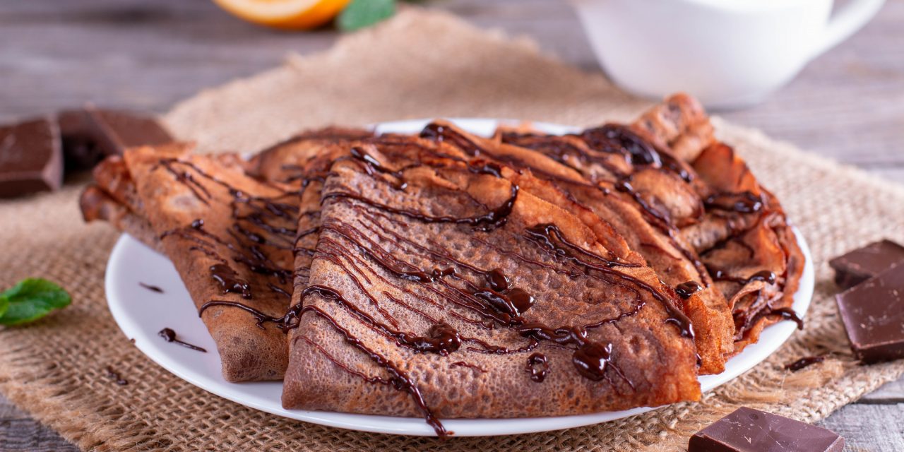 Рецепт нежных шоколадных блинов на завтрак