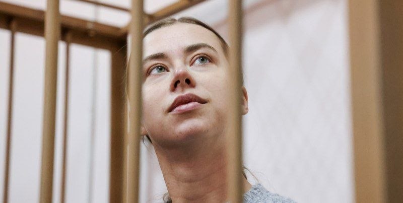 Суд оставил под замком: Александре Митрошиной продлили домашний арест