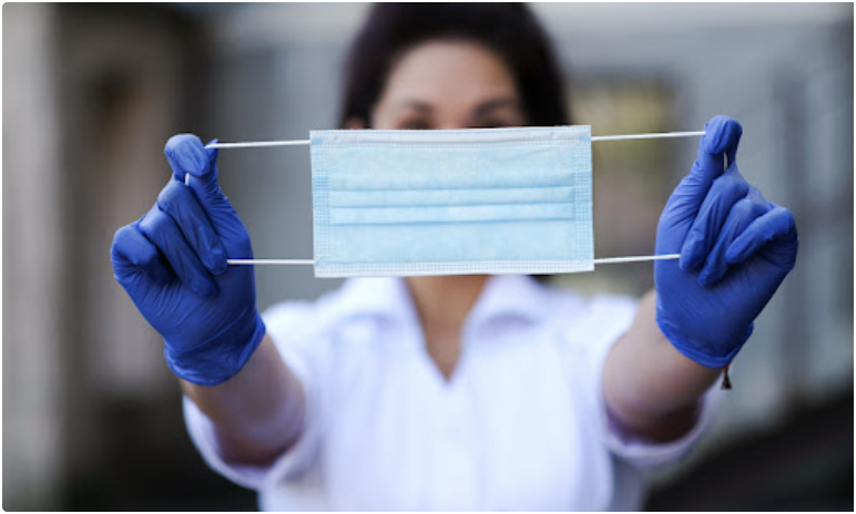 «Мы ничего не знали о коронавирусе. Все, что мы могли сказать — это "наденьте маски"», — Елена Малышева  рассказала о бесполезности масок