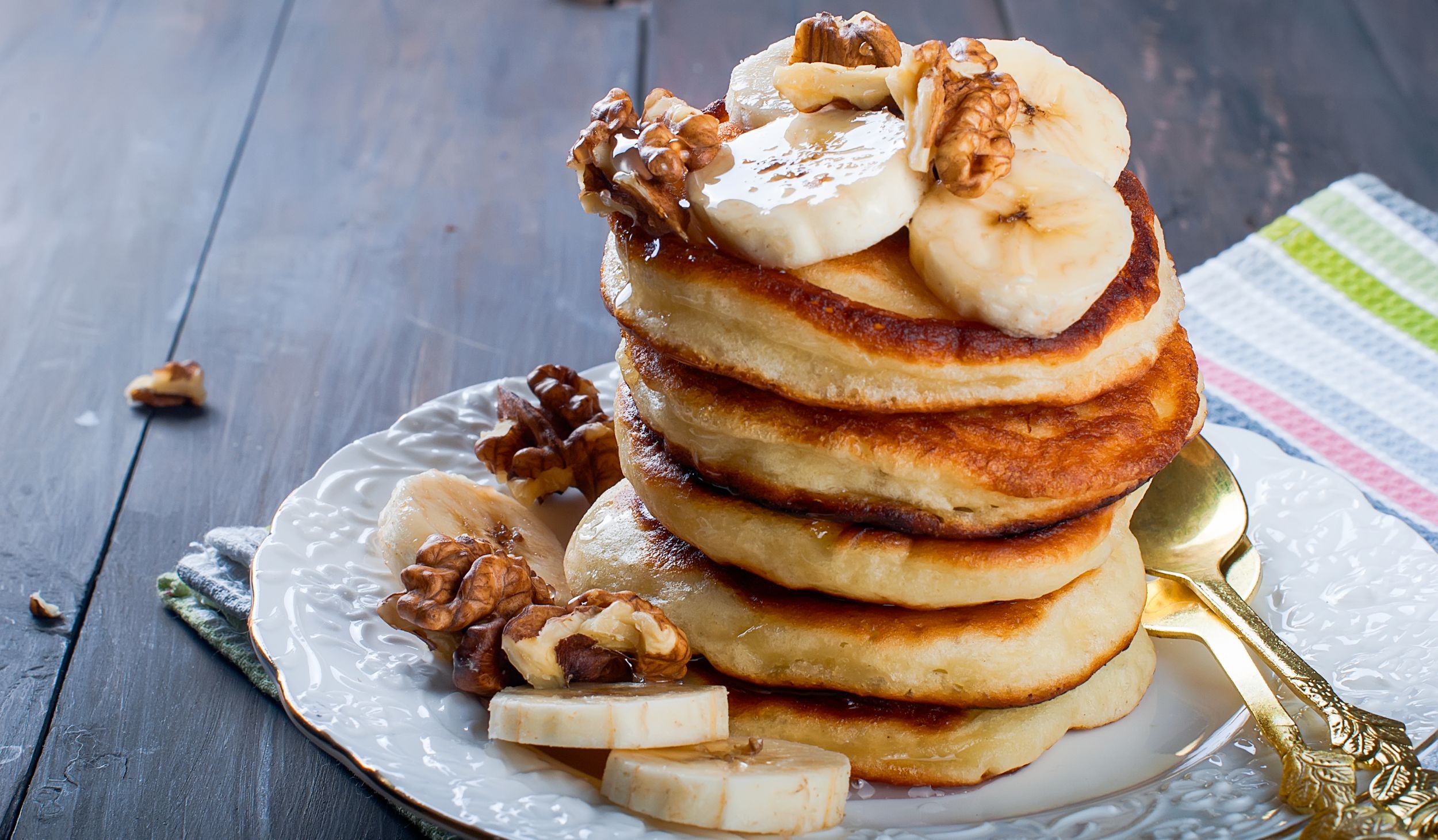 Рецепт пышных банановых оладьев на кефире без сахара