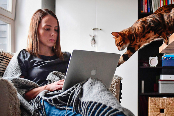 Врач рассказала о негативном влиянии удаленной работы на здоровье