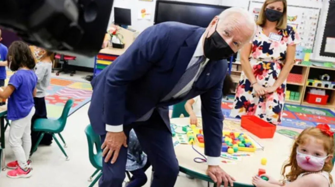 Байден пришел в детский сад после того, как контактировал  с зараженными коронавирусом
