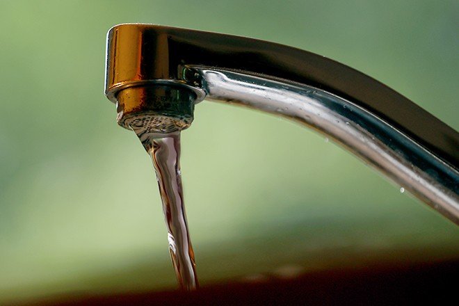 Врач оценила опасность ржавой воды