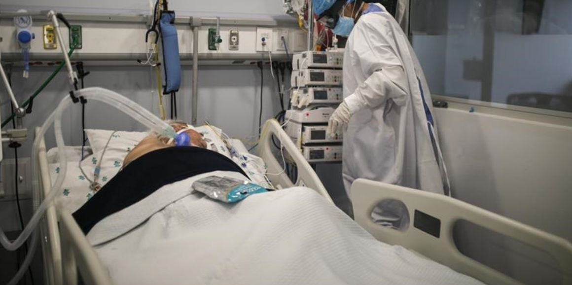 Сейчас коронавирус быстро переходит от легкой формы в тяжелую