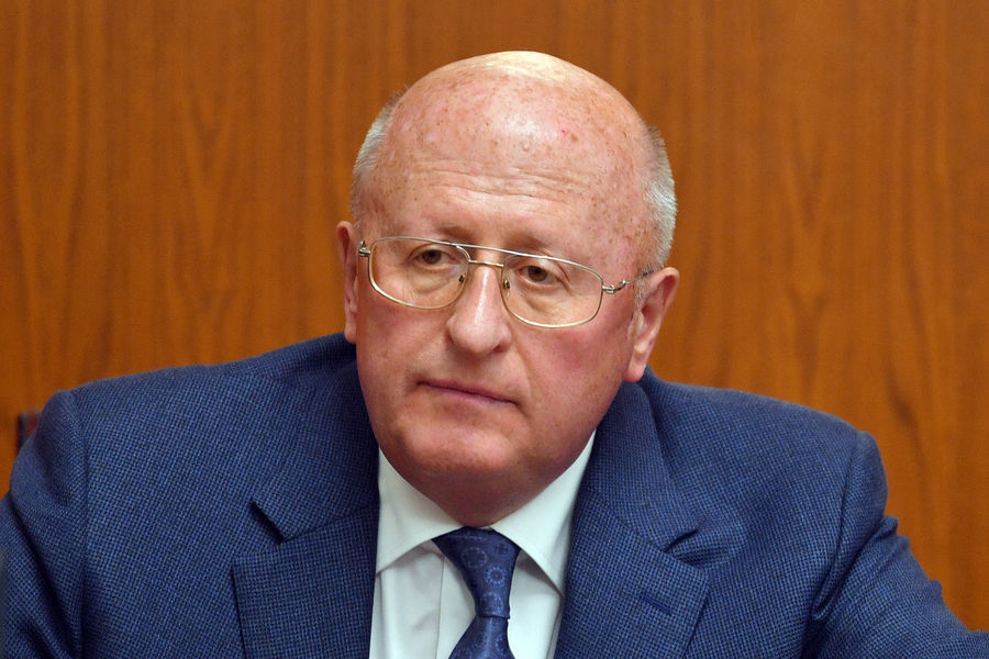 Гинцбург одобрил одновременную вакцинацию назальным спреем и «Спутником Лайт»