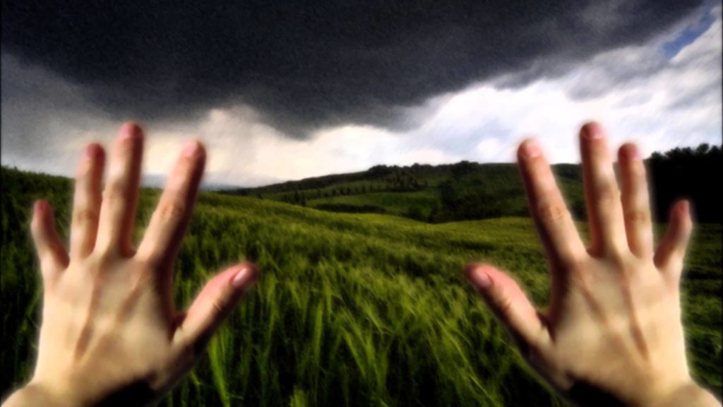 Человек наблюдает за своим телом со стороны: синдром дереализации и деперсонализации - в каких случаях это нормально, а когда нужно начинать лечение