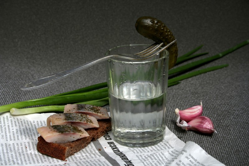 Врач рассказал, можно ли лечить коронавирус парами водки