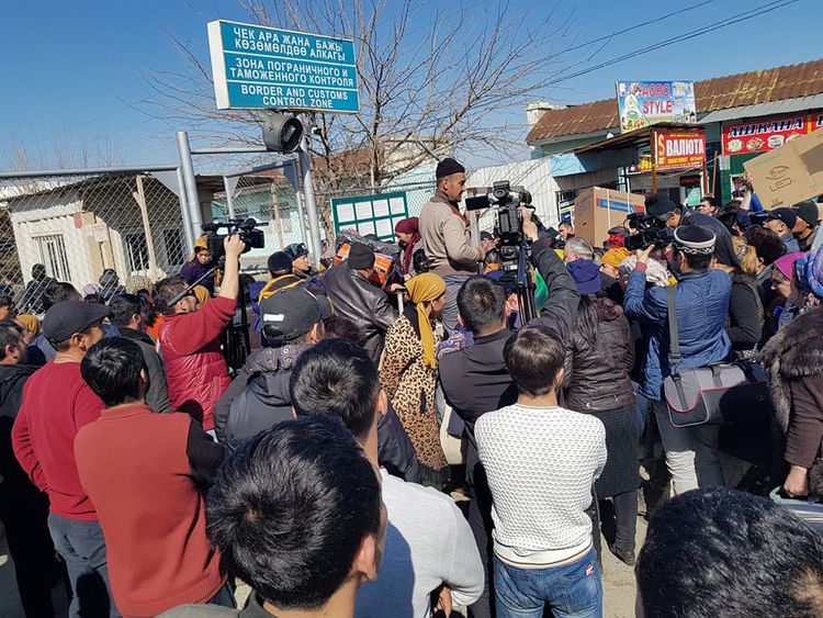 На узбекско-кыргызской границе застряли 1500 человек