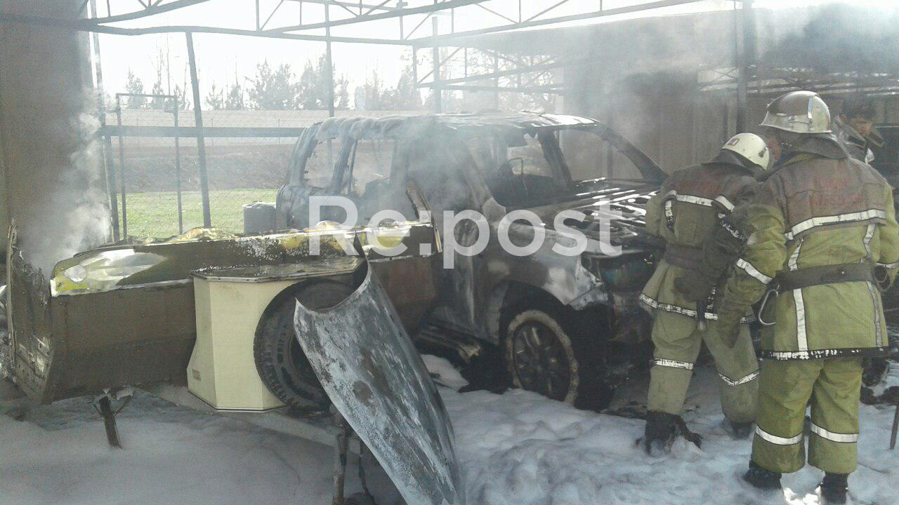 Эксклюзив: Repost публикует снимки с места пожара на парковке в Юнусабаде (фото)