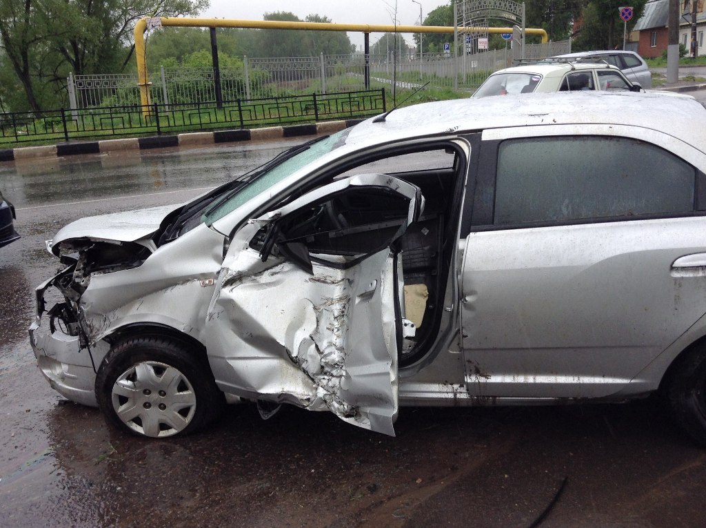 В Кашкадарье Cobalt протаранил автобусную остановку: трое погибших