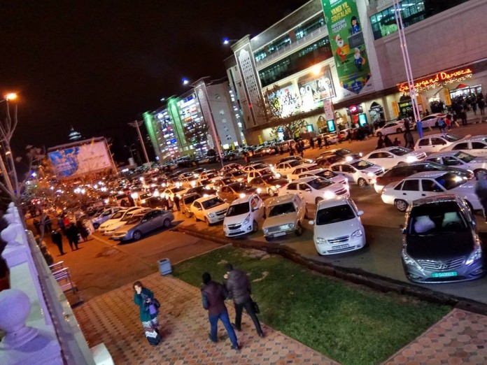 В УБДД рассказали, как должны одеваться пешеходы, чтобы их было заметно ночью