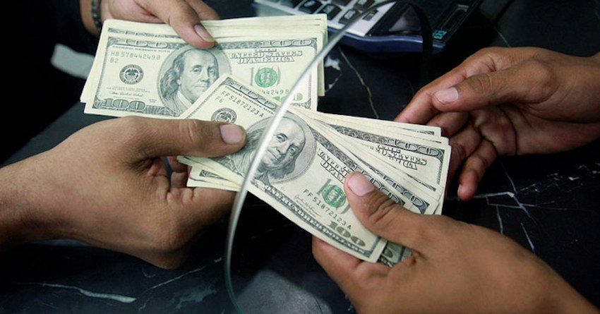 Названа сумма, переведенная узбекскими мигрантами в России на родину