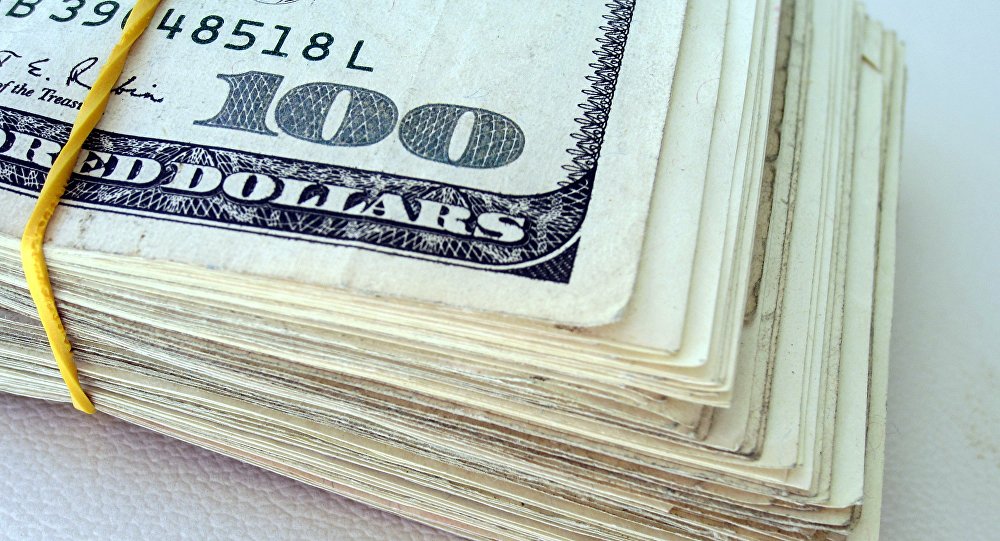 Доллар не перестает падать, евро опустился ниже 10000: ЦБ обновил курс валют (таблица)