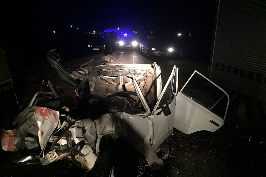 В страшной аварии на Ставрополье погибли четыре гражданина Узбекистана: открыта горячая линия МЧС