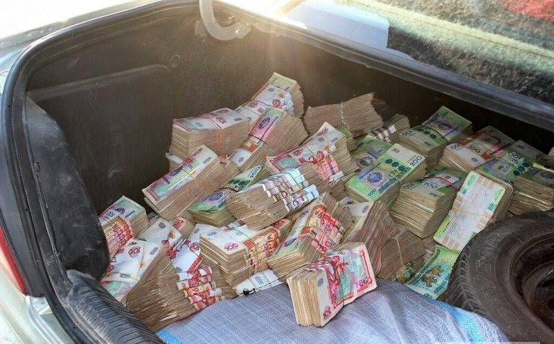 Работник авиакассы украл больше 100 миллионов сумов