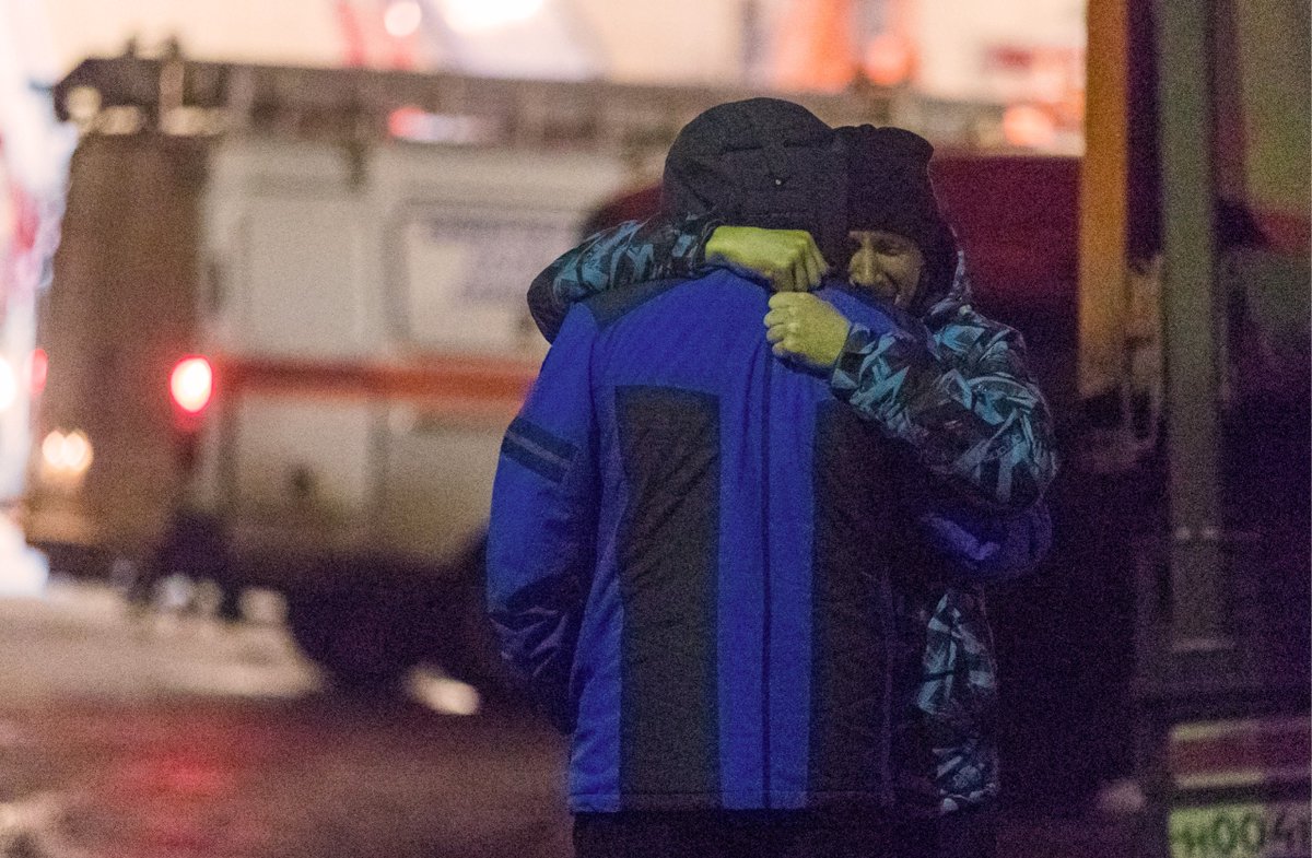 «Мы умираем, люди падают из окон»: душераздирающие записи звонков в МЧС из «Зимней вишни» слили в сеть (аудио)