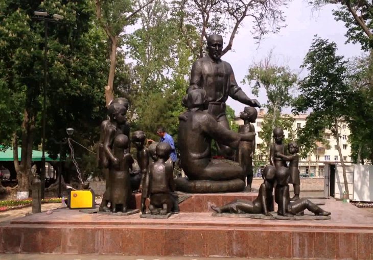 В Ташкенте снова перенесут памятник семье Шамахмудовых