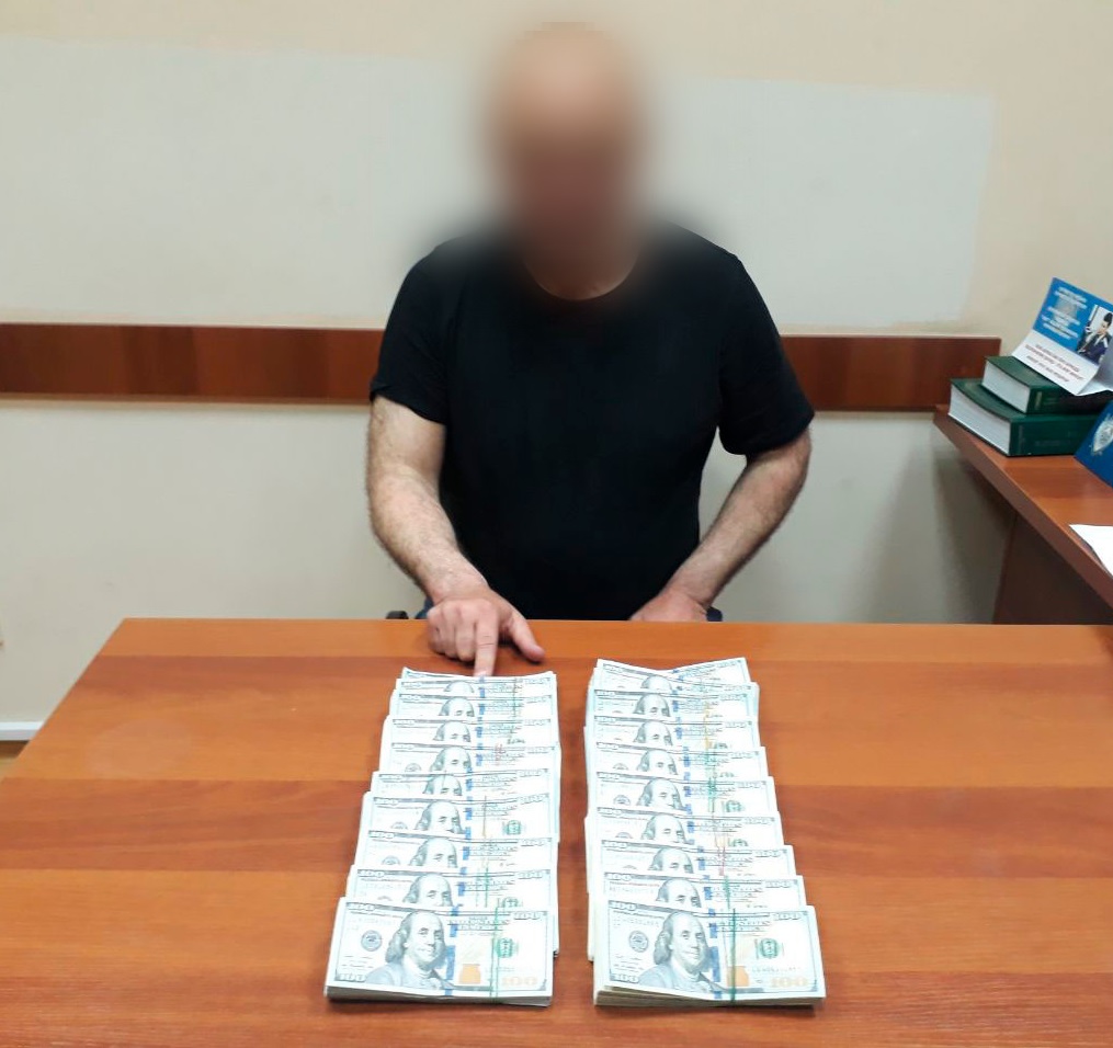 Должностные лица ЧЗАКБ «Hi-Tech Bank» отдали $500 тысяч за обещание избавить их от тюремного срока 