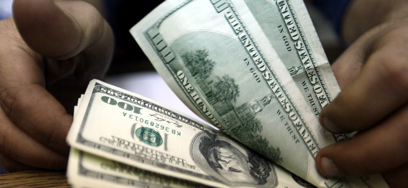 В Намангане учитель задержан за взятку в 2000 долларов (видео)