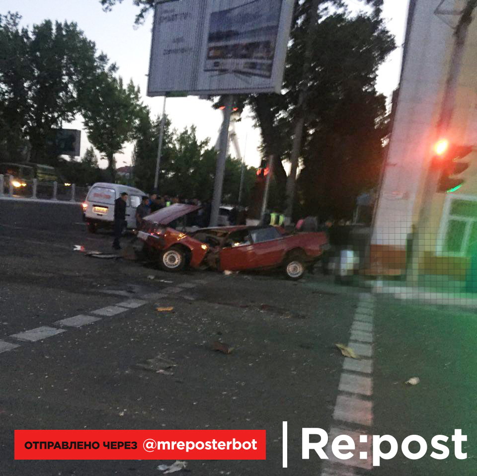 Опубликованы фото с места смертельной аварии с участием автомобиля УБДД и «Жигулей» (16+)