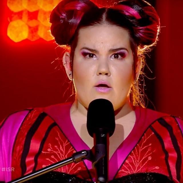 В сети появилось видео рухнувшей с лестницы победительницы «Евровидения» 