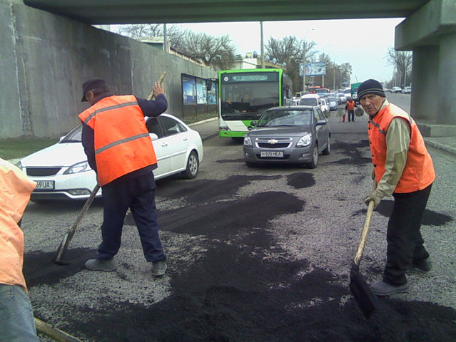В Узбекистане для осуждённых утвердили список общественных работ