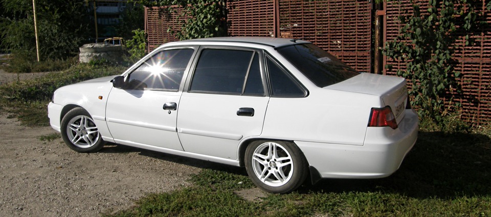 Олий Мажлис рассмотрит петицию о разрешении тонировки машин 