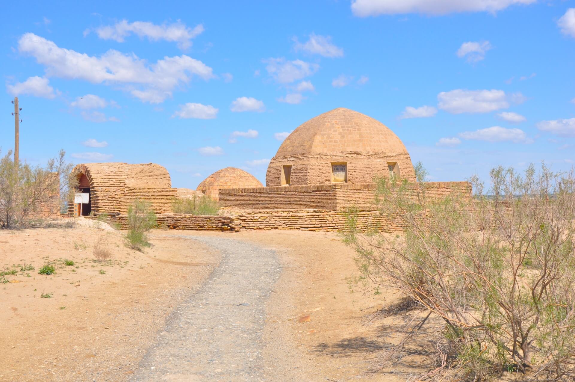 Каракалпакским туристам решили продавать воздух 