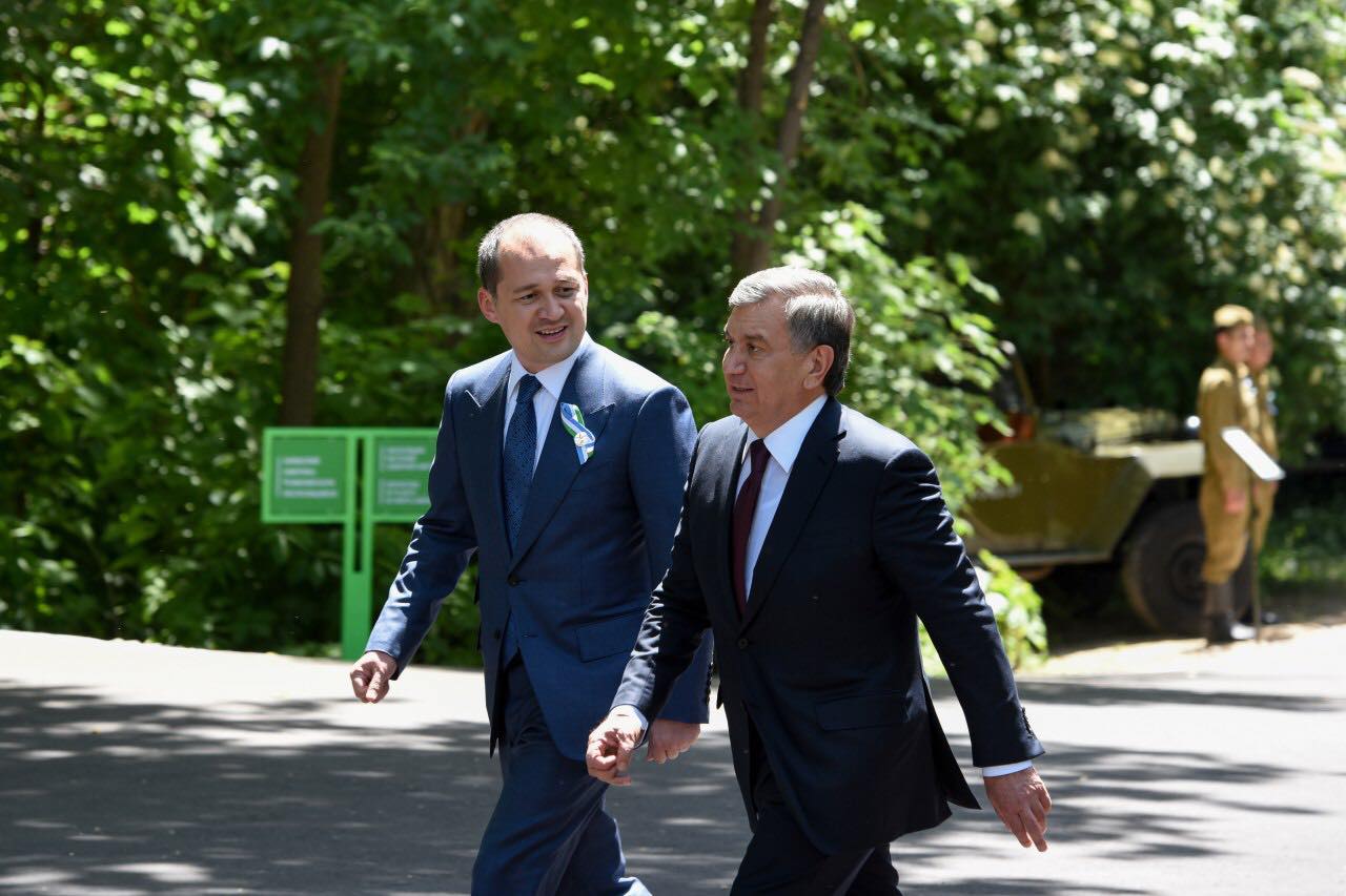 Пресс-секретарь Мирзиёева опубликовал свое детское фото