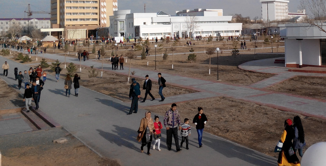 В Каракалпакстане у лентяев появился свой памятник