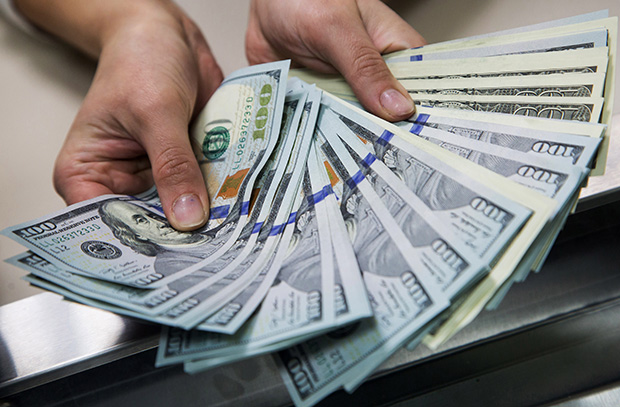 Доллар продолжает падать