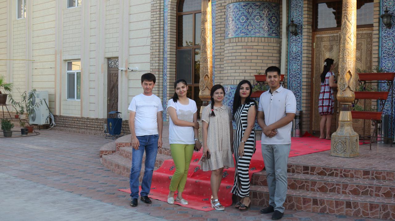 «Кишлок курилиш банк» организовал тур в Хиву для молодых сотрудников ко «Дню молодежи»