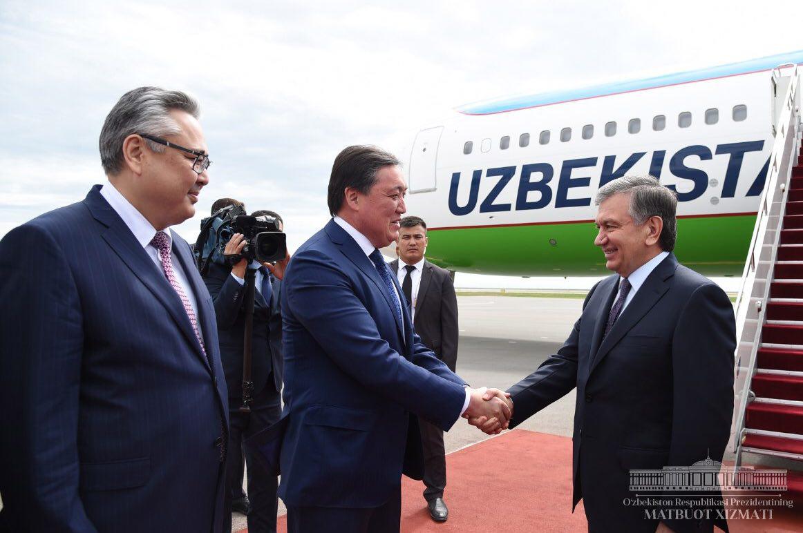 Мирзиёев прибыл в Астану