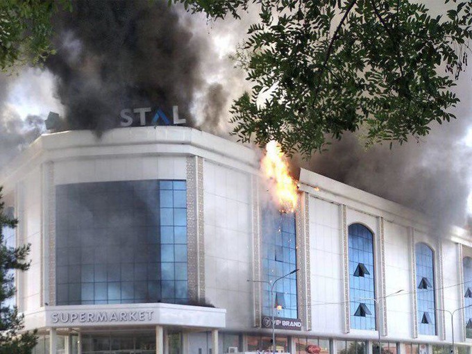 В ГУВД прокомментировали пожар в супермаркете CRYSTAL на Юнусабаде