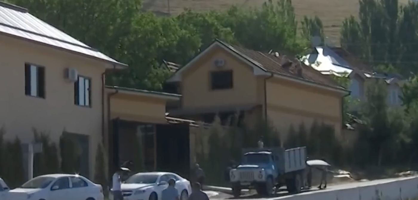 Названа причина сноса элитных дач на Чарваке