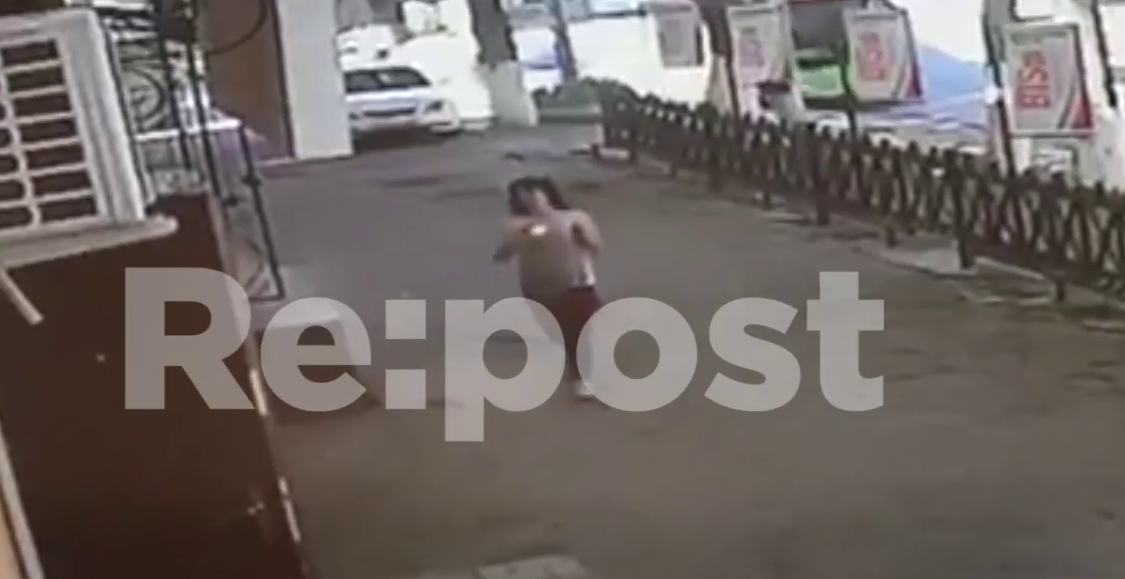 Опубликовано видео момента ДТП автобуса с пассажирами, влетевшего в дерево по улице Бобура