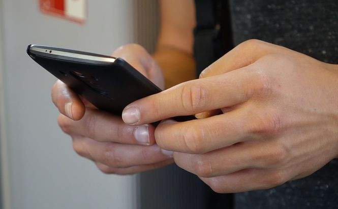 Адвокатам разрешили проносить с собой телефоны в суды